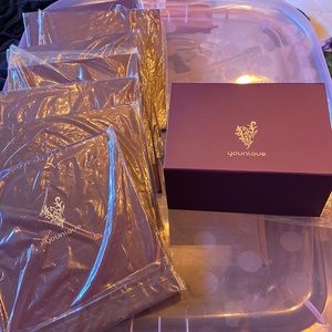 8 Magnetic Gift boxes from Younique